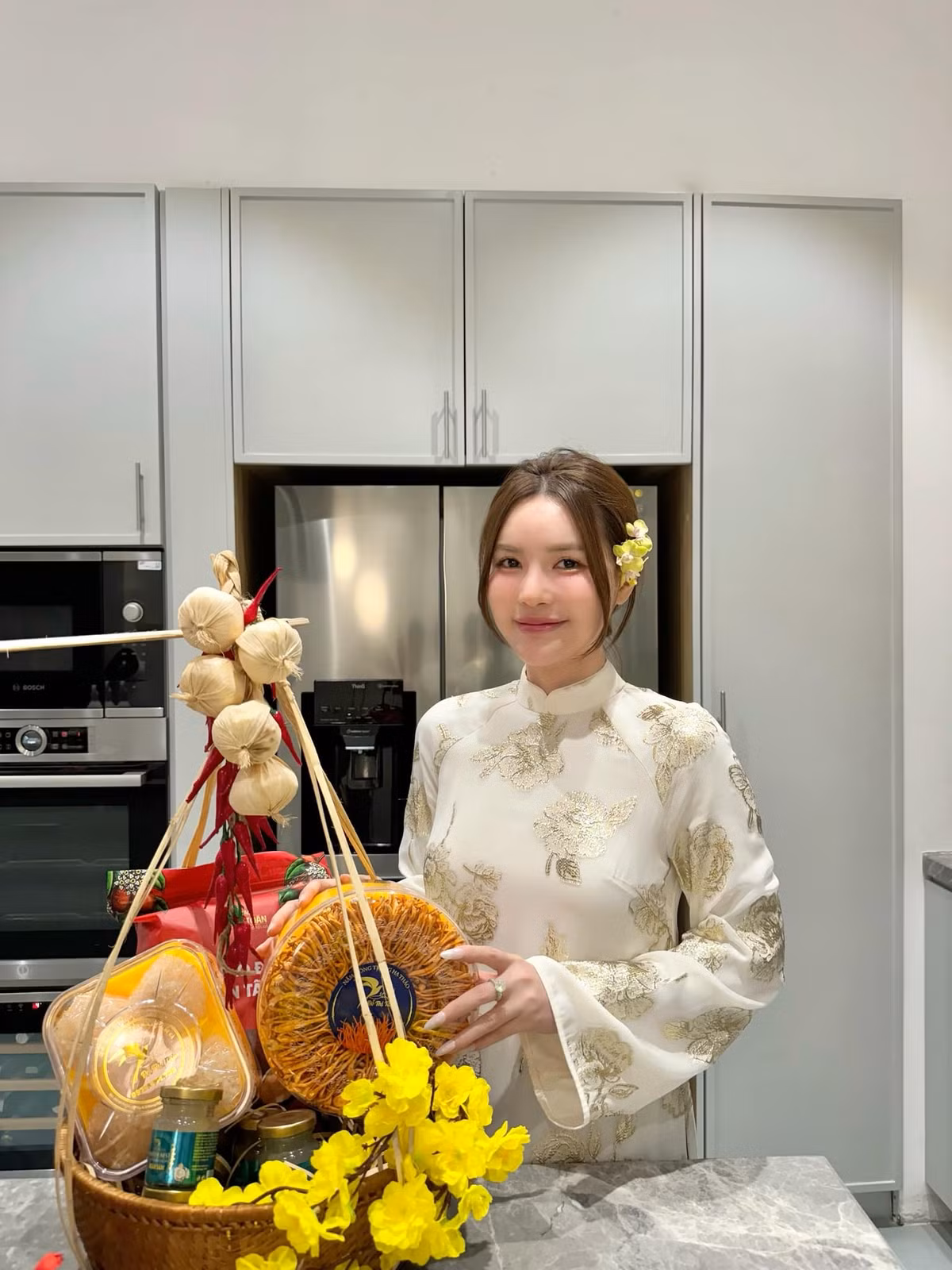 Nhưng không dừng lại ở thông tin này, vợ chồng Tuấn Dương còn khiến netizen bàn tán xôn xao với nghi vấn Lucie Nguyễn đang mang lần thứ 3.