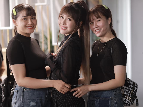 Thế nhưng đây là phong cách mà Hậu Hoàng đã "đóng đinh" để phù hợp với những sản phẩm sáng tạo. Đối tượng khán giả của hiện tượng mạng sinh năm 1995 này chủ yếu là học sinh nên cô khá hạn chế đăng tải hình ảnh quyến rũ lên trang cá nhân.