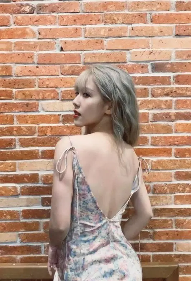 Chưa hết, Hậu Hoàng được xem là nhà sáng tạo nội dung thành công, đồng thời cũng là một gương mặt nhận được nhiều sự quan tâm của cộng đồng mạng.