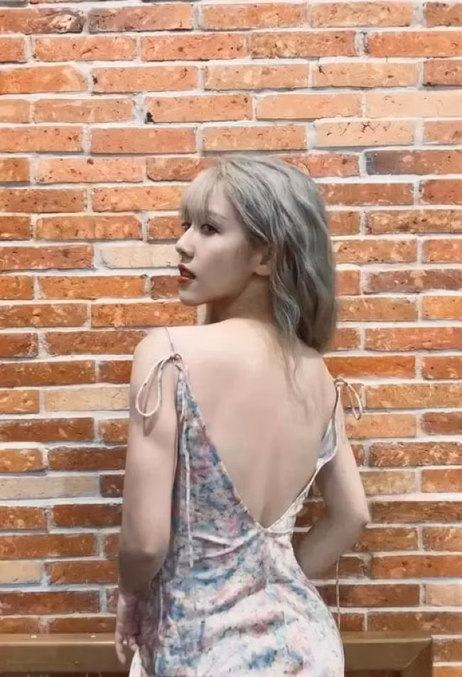 Chưa hết, Hậu Hoàng được xem là nhà sáng tạo nội dung thành công, đồng thời cũng là một gương mặt nhận được nhiều sự quan tâm của cộng đồng mạng.