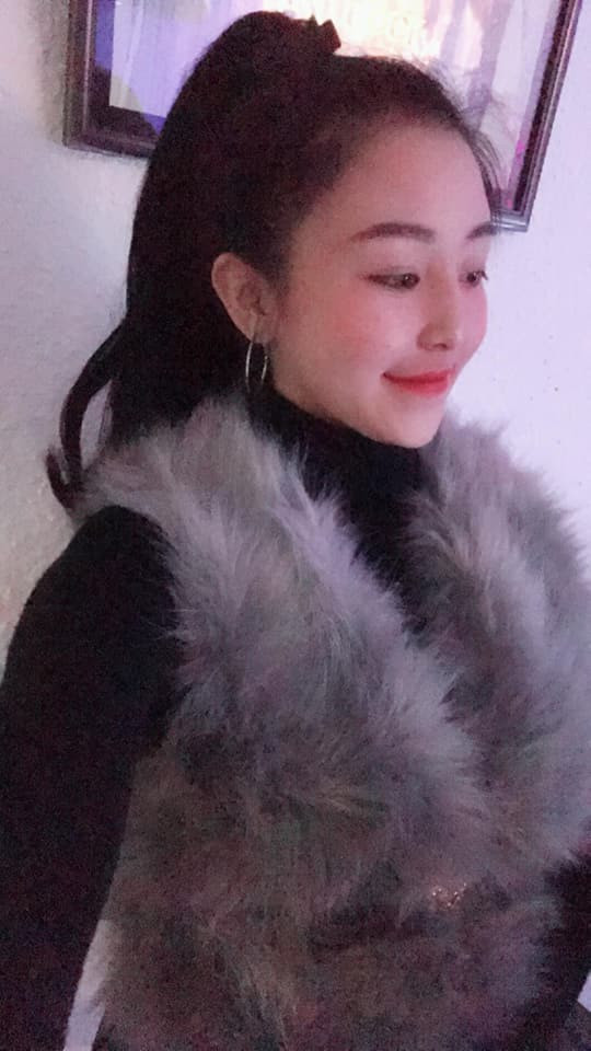 Bảo Chi cho biết việc thay đổi cách ăn mặc và trang điểm đậm là do có một thời gian làm mẫu ảnh cho chị họ.