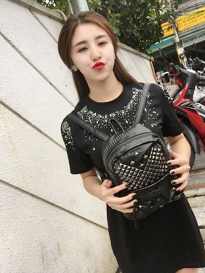 Bẵng đi một thời gian, nàng hot girl bánh tráng trộn gây chú ý khi chia sẻ hình ảnh mới nhất về bản thân kèm caption sâu sắc.