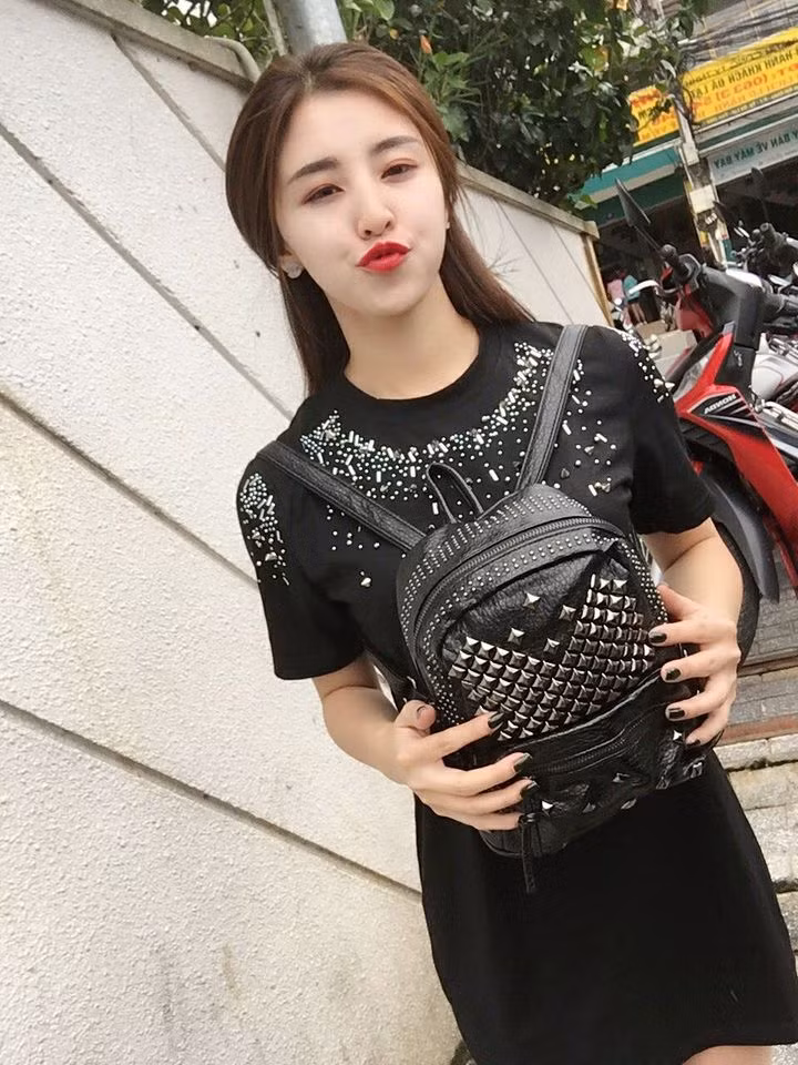 Bẵng đi một thời gian, nàng hot girl bánh tráng trộn gây chú ý khi chia sẻ hình ảnh mới nhất về bản thân kèm caption sâu sắc.