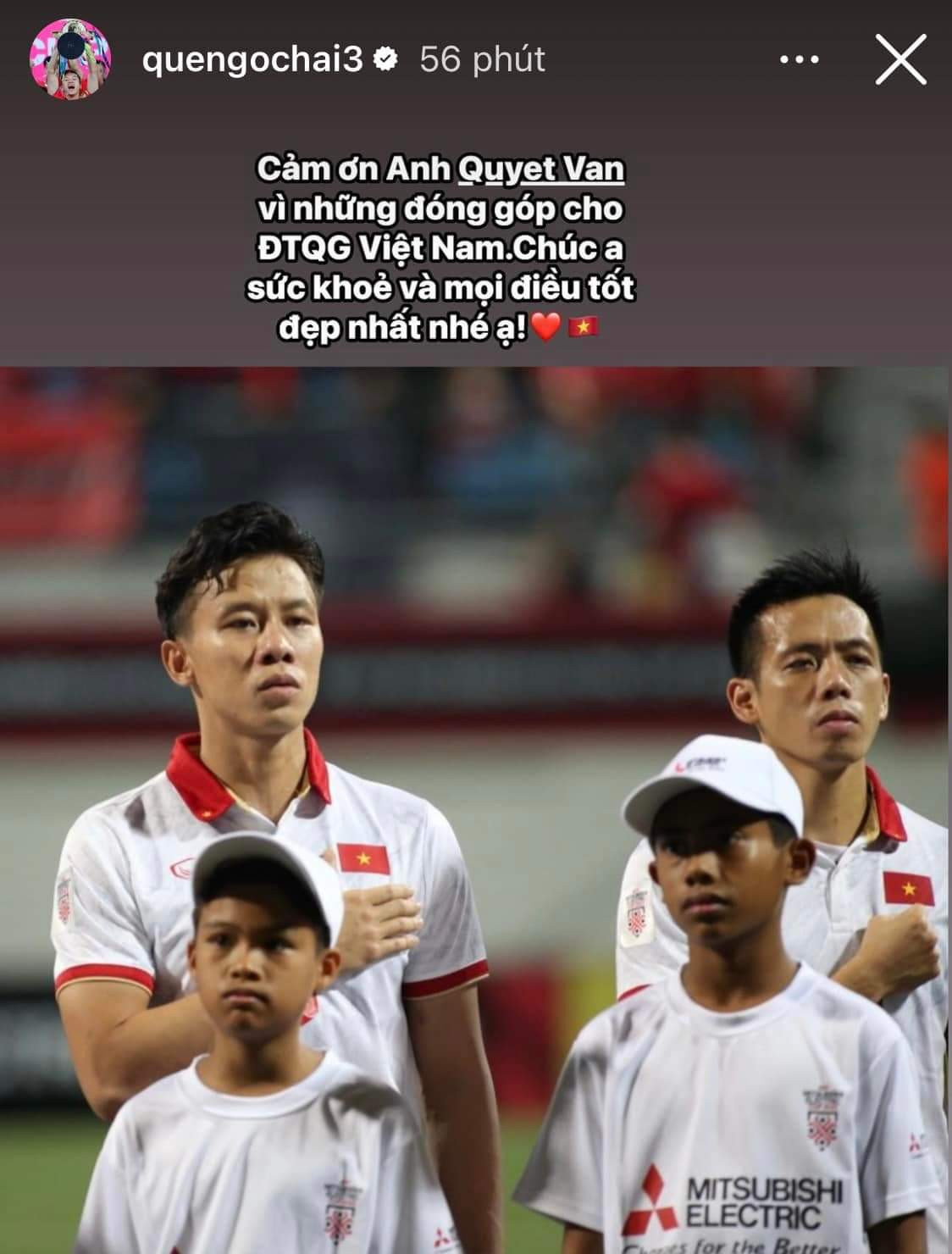 Đội trưởng Quế Ngọc Hải đăng tải bức ảnh cùng Văn Quyết tại AFF Cup 2018, năm mà ĐTQG Việt Nam lên ngôi vương sau 10 năm chờ đợi.