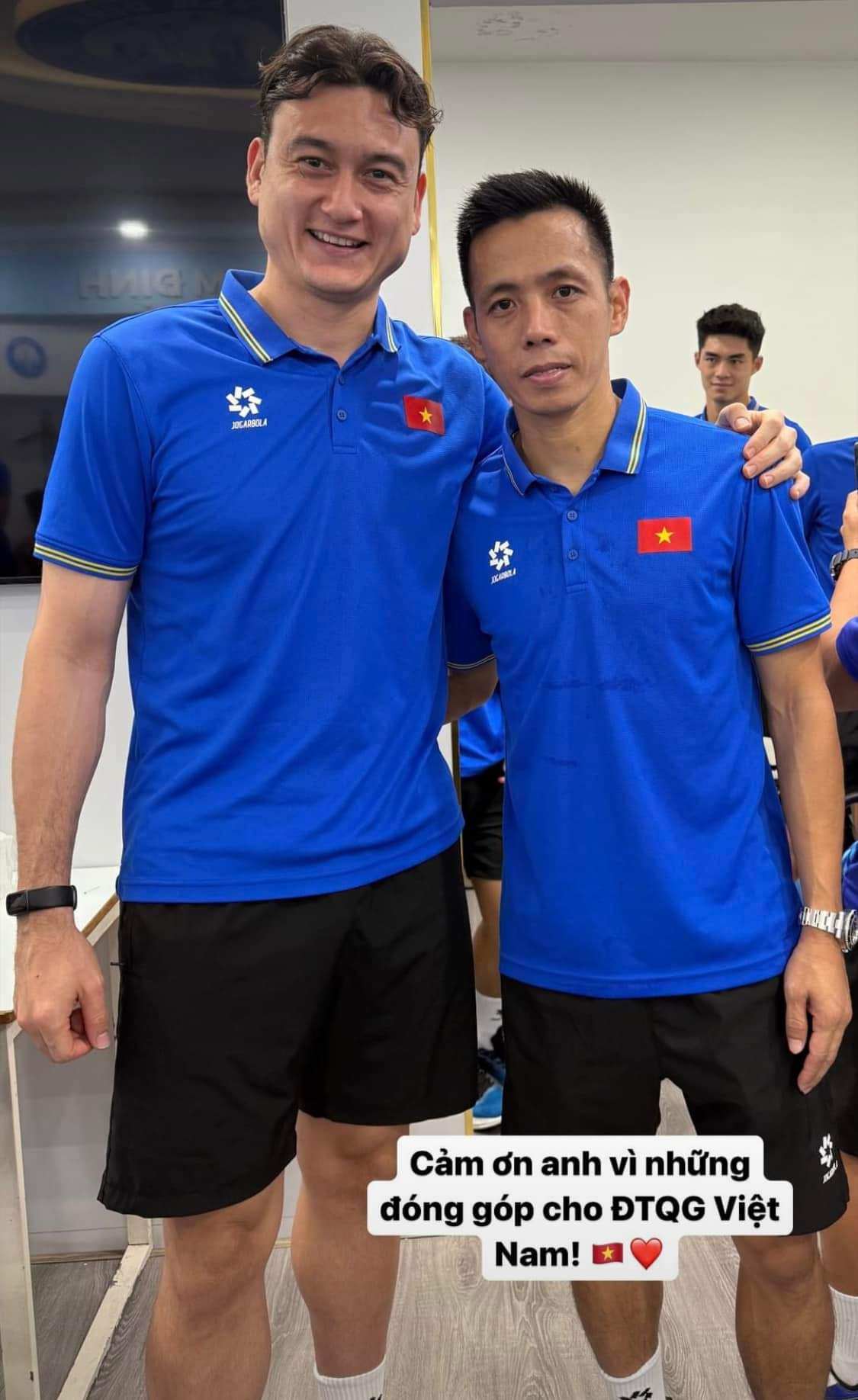 Các đồng đội tại ĐTQG Việt Nam của Văn Quyết như Văn Lâm ngay lập tức cũng đăng tải bức ảnh cảm ơn những đóng góp của nam tiền đạo.