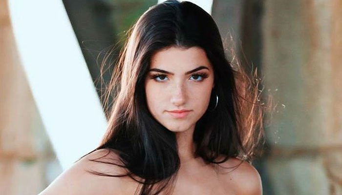 Tuy các video trên TikTok khác với những màn biểu diễn ở sân khấu chuyên nghiệp, đây được xem là yếu tố giúp D'Amelio trở nên khác biệt.