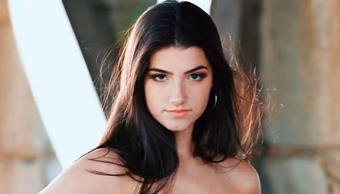 Tuy các video trên TikTok khác với những màn biểu diễn ở sân khấu chuyên nghiệp, đây được xem là yếu tố giúp D'Amelio trở nên khác biệt.