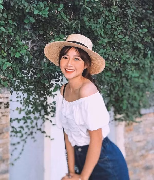 Ngay từ khi mới hẹn hò, Nhật Linh - bà xã hiện tại của Phan Văn Đức đã được dư luận quan tâm mạnh mẽ. Chẳng những có ngoại hình nổi bật, cô nàng còn xây dựng phong cách thời thượng, trẻ trung.