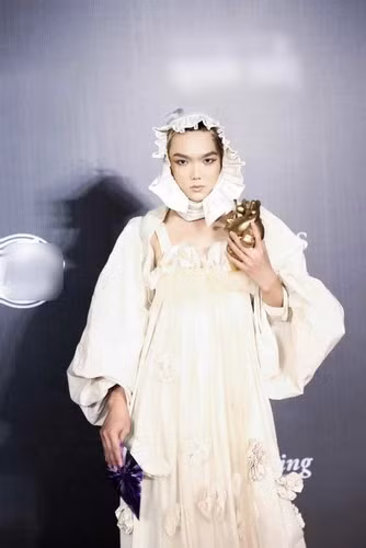 Dù không đạt thành tích cao nhưng mỗi lần như vậy, Phạm Thoại đều tạo được dấu ấn không nhỏ trong lòng người hâm mộ.