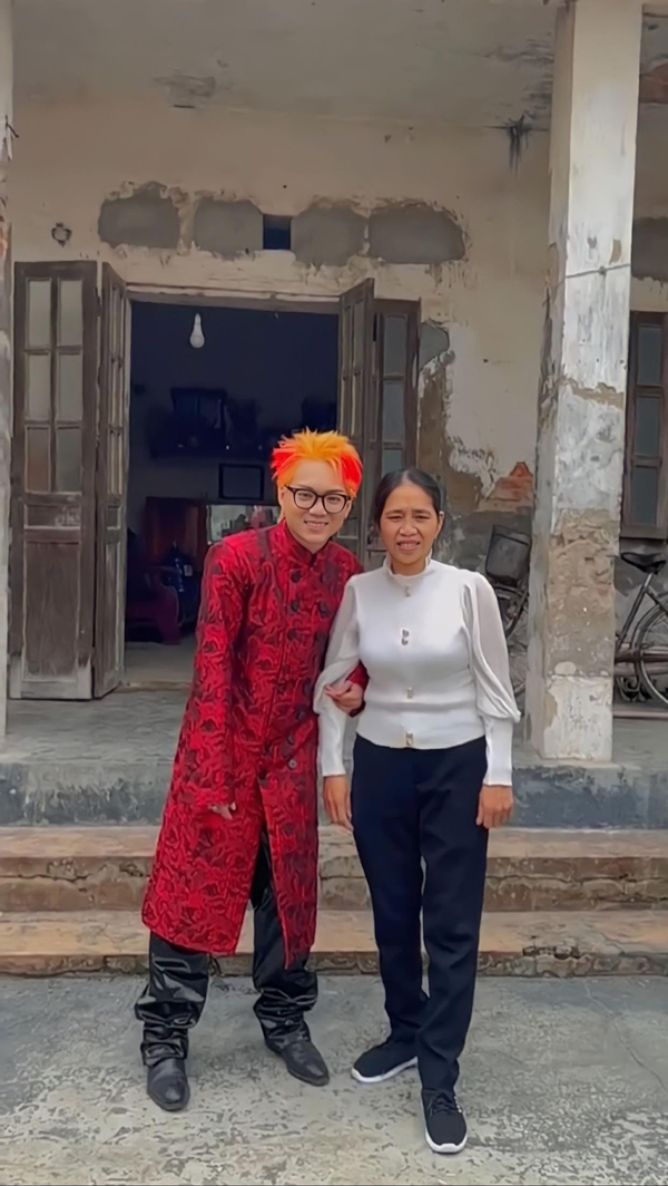 Tuy nhiên, nếu theo dõi đủ lâu và đủ hiểu được con người thật của Phạm Thoại thì không thể phủ nhận, chàng trai sinh năm 1996 là một người có ý chí kiên cường, luôn cố gắng nỗ lực để đi lên từ khó khăn.