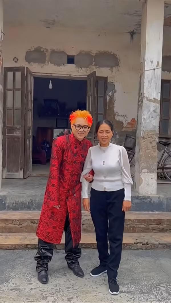 Tuy nhiên, nếu theo dõi đủ lâu và đủ hiểu được con người thật của Phạm Thoại thì không thể phủ nhận, chàng trai sinh năm 1996 là một người có ý chí kiên cường, luôn cố gắng nỗ lực để đi lên từ khó khăn.