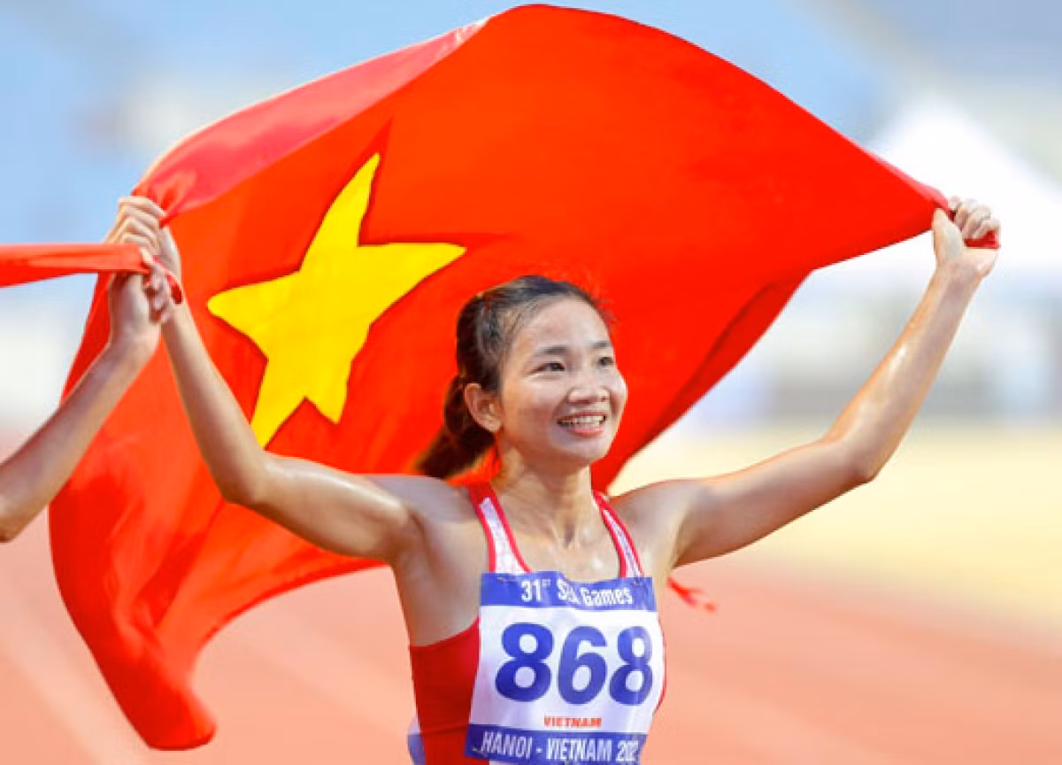 Nguyễn Thị Oanh (Việt Nam) đã giành được ba huy chương vàng SEA Games trên sân nhà lần trước, ở nội dung chạy vượt chướng ngại vật 1500m, 5000m và 3000m.