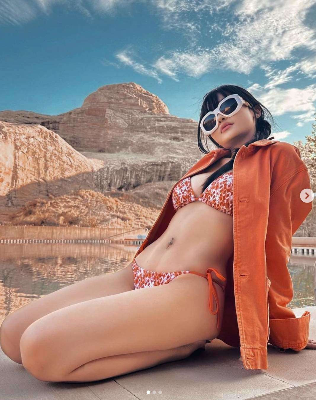 Mina thoải mái thử nghiệm những phong cách bản thân yêu thích.