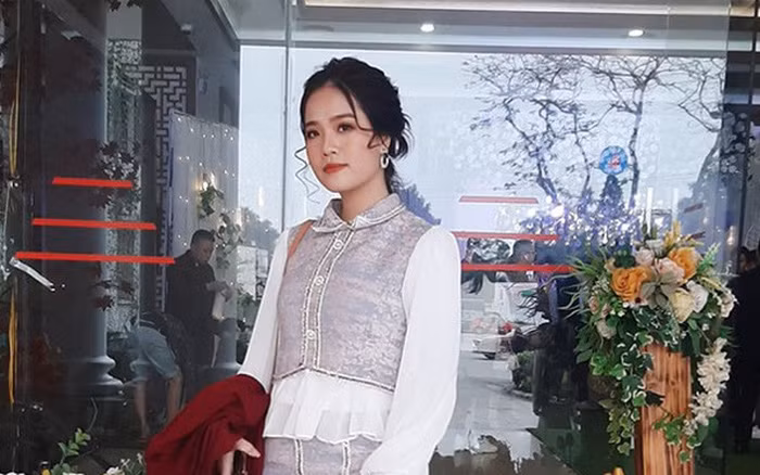 Huyền My từng bị người hâm mộ "ném đá" vì đăng tải dòng trạng thái đá xéo Nhật Lê, tình cũ Quang Hải. Cô nàng cho rằng yêu nhau 2 năm chưa chắc đã sâu đậm nhưng có cặp đôi yêu chỉ 2 tháng đã nhớ nhau cả đời.