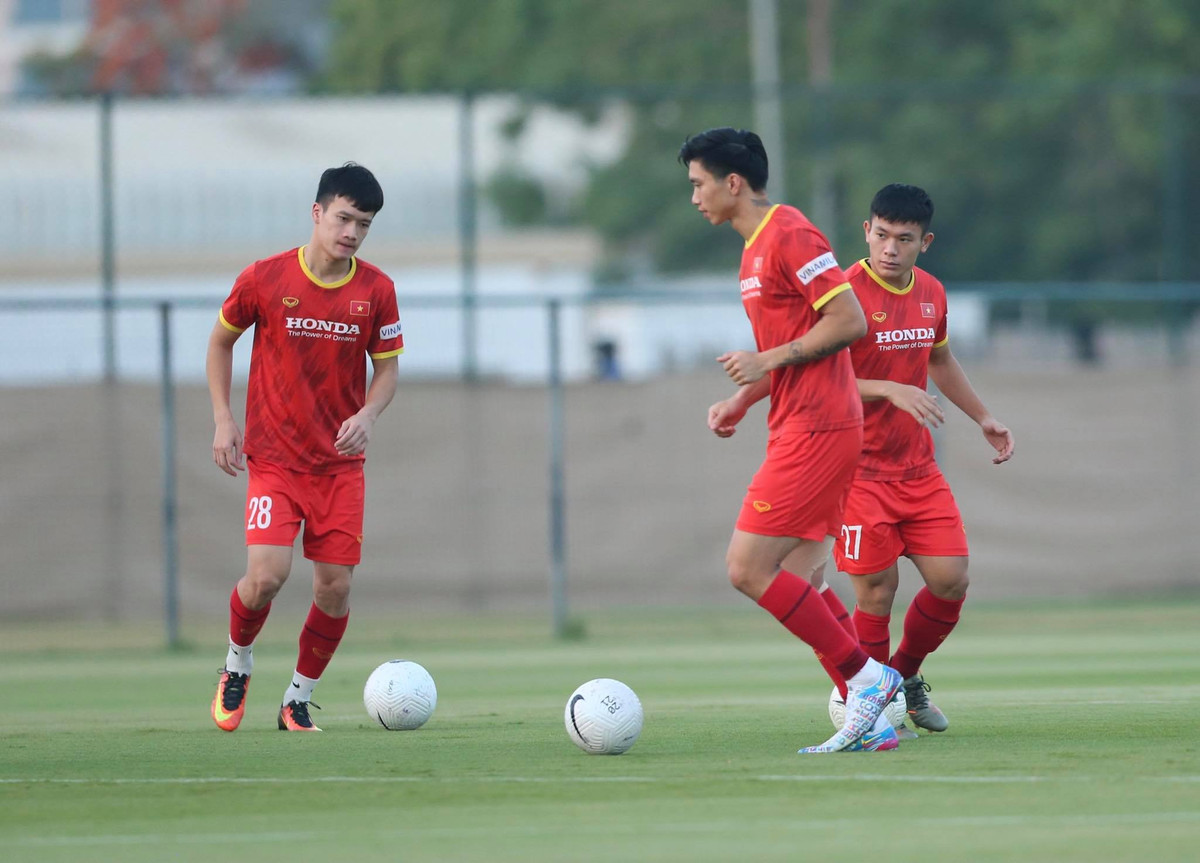 Bên cạnh việc trở lại thi đấu, thời gian qua Văn Hậu cũng được nhiều netizen "nhòm ngó" với tin đồn hẹn hò top 10 Hoa hậu Việt Nam 2020 là Doãn Hải My.