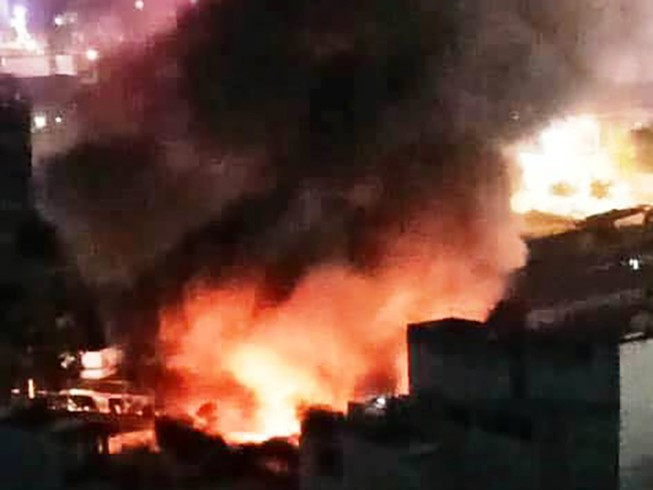 Chay du doi, 9 ki ot o Binh Tan bi bien lua bao trum