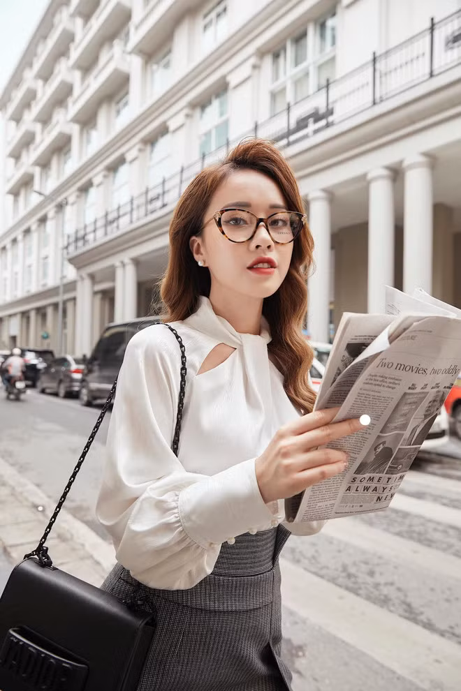 Riêng với bản thân mình, mình nghĩ mọi người sẽ kì vọng nhiều nên mình sẽ phải cố gắng nhiều hơn là những thí sinh khác. Nhưng ngược lại có nhiều người đồng hành cùng mình, đặc biệt là các bạn fans". Nữ MC VTV6 chia sẻ thêm.