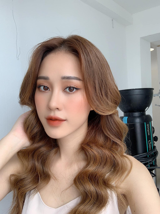 Sau khi hồ sơ dự thi của Mai Phương xuất hiện trên fanpage Hoa hậu Việt Nam, nhiều người đã mạnh dạn dự đoán cô nàng chính là một trong những nhân tố đáng gờm của cuộc đua năm nay.