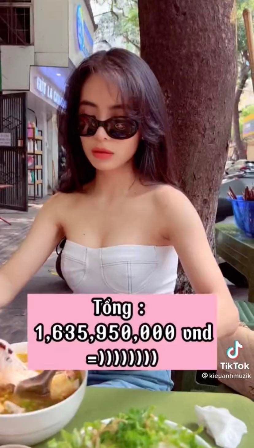 Đây không lần đầu tiên Kiều Anh có màn bóc giá đồ đắt đỏ như thế này.