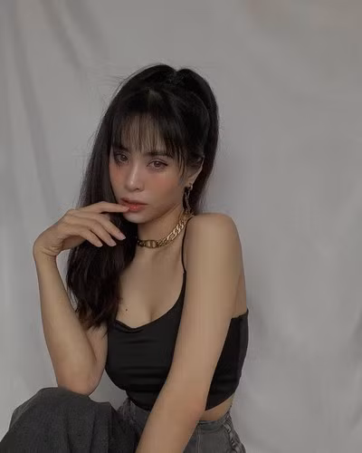 Ngay lập tức, Kiều Anh đã mạnh dạn công khai hóa đơn và giấy chứng nhận để chứng minh được "độ thật" của chiếc nhẫn kim cương.