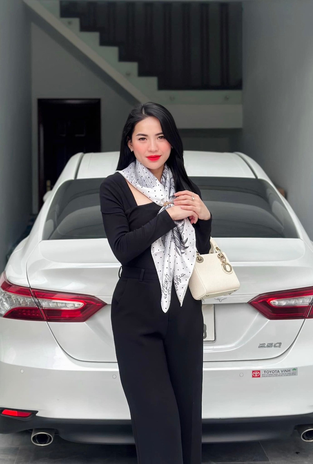 Và cái động lực lớn nhất nữa là mẹ muốn dành một khoản tiền riêng để lúc nào các con cần thì mẹ có thể giúp đỡ, khi về già ấy mẹ không phải là gánh nặng của các con”. Mẹ của "chiến thần review" cho biết thêm.