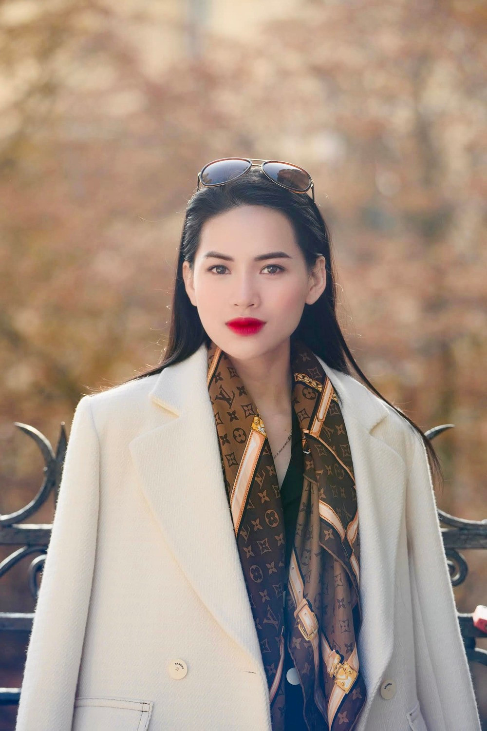 Dù con gái dù đã nổi tiếng nhưng hàng ngày, bà vẫn đi bán hàng ở chợ từ 5h sáng tới 21h tối. Mẹ Hà Linh từng chia sẻ: "Động lực của mẹ là từ nhỏ mẹ đã thích buôn bán, rất đam mê buôn bán. Thứ hai là nhờ buôn bán thì mình nuôi được hai con ăn học đại học nên người như hôm nay...