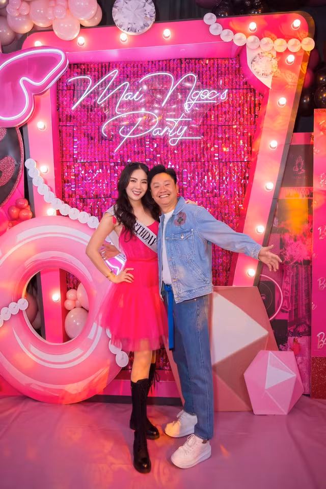 Vừa qua, trong ngày cuối năm 2022, MC Mai Ngọc đã tổ chức một buổi tiệc sinh nhật kết hợp chào năm mới bên ông xã cùng nhiều bạn bè thân thiết.