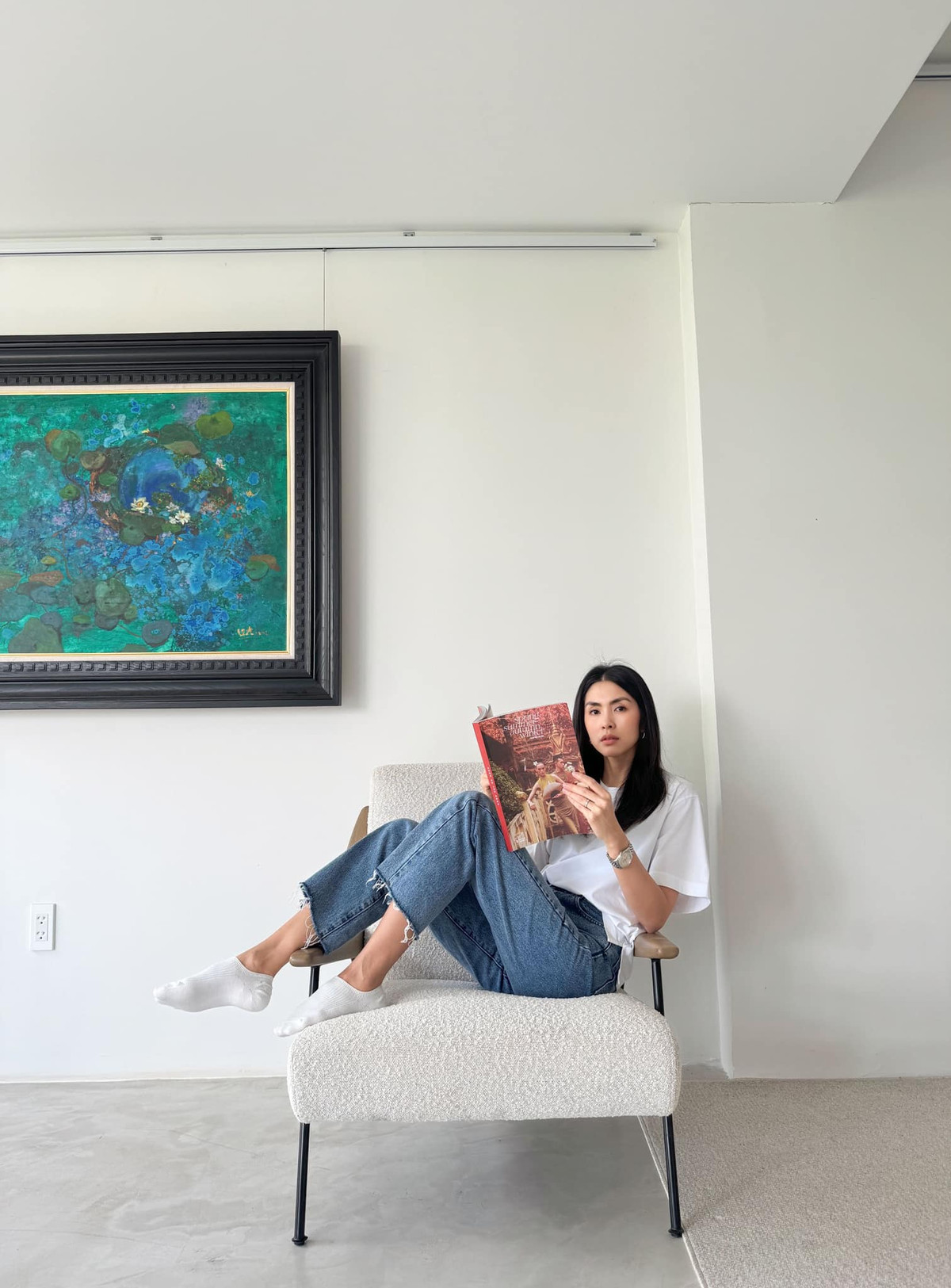 Cùng với những thông tin về chuyến du lịch, người đẹp cũng không quên cập nhật hình ảnh của chính mình.