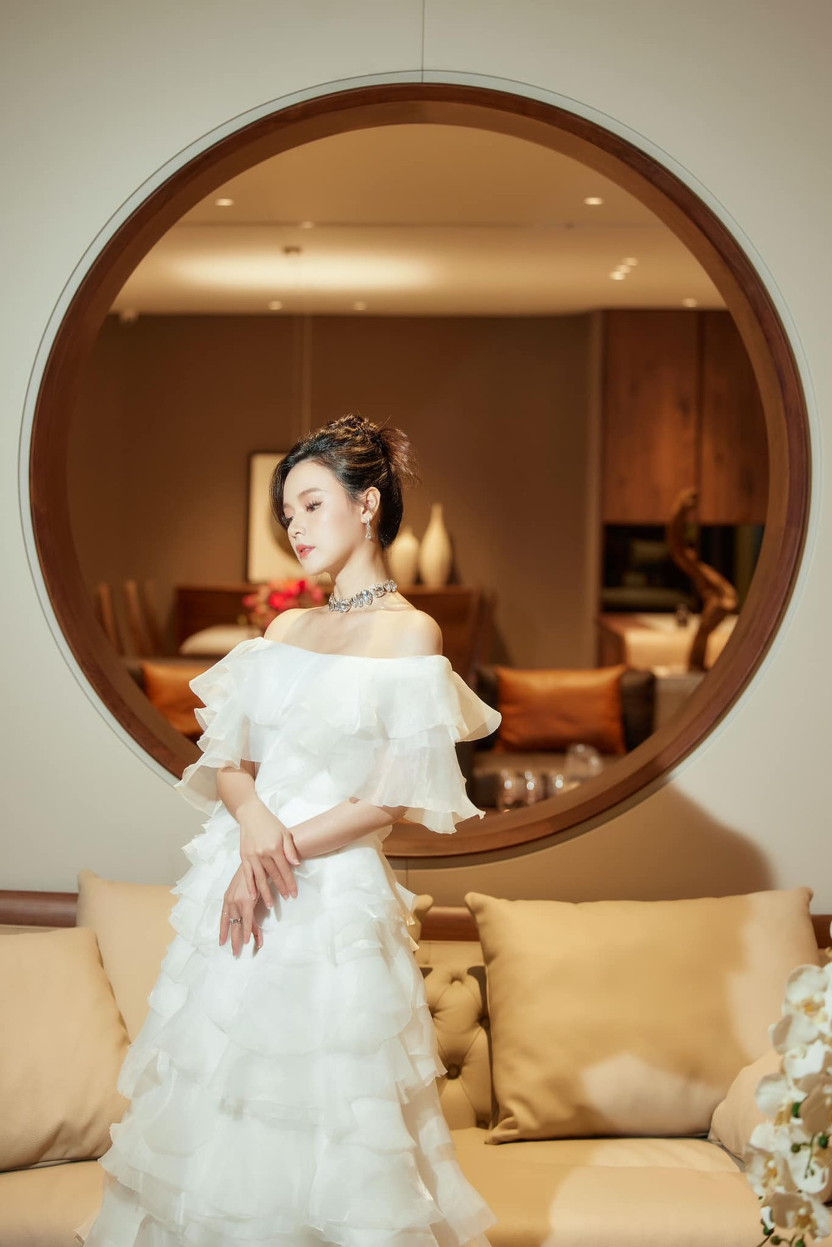 Ngay dưới bài đăng, cư dân mạng để lại nhiều bình luận bày tỏ sự thích thú với màn "khoe khoang" cực ấn tượng của hot girl này.