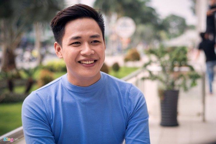 Khi có thời gian rảnh, anh cũng tham gia một số show truyền hình. Về ngoại hình, hiện tượng mạng trẻ cũng trở nên chững chạc, trưởng thành hơn.