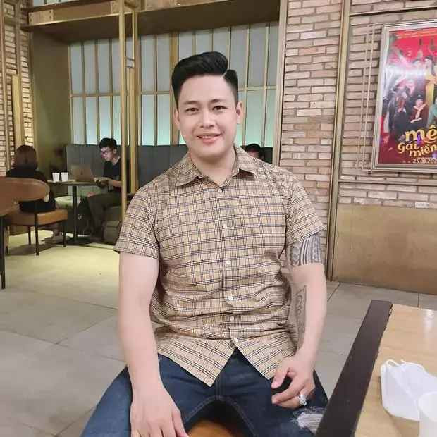 Tấn Lợi cũng cho biết sau "Thách thức danh hài" anh và vợ tập trung bán trà sữa. Rất nhiều khách đến mua vì tò mò. Phần khác đến ủng hộ vì yêu thích sự hài hước của chàng hot boy.