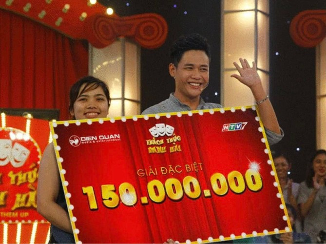 Về chuyện tình cảm riêng, Lê Tấn Lợi đã kết hôn. Anh và bà xã từng rất háo hức ngày đón chào con đầu lòng ra đời. Thế nhưng, một biến cố đã ập đến khiến họ vĩnh viễn mất đi 2 đứa con.