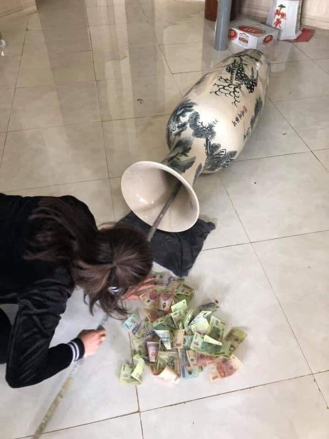 Nhưng dường như có cất kín bao nhiêu thì những bà vợ vẫn lần ra được quỹ đen của các ông chồng.