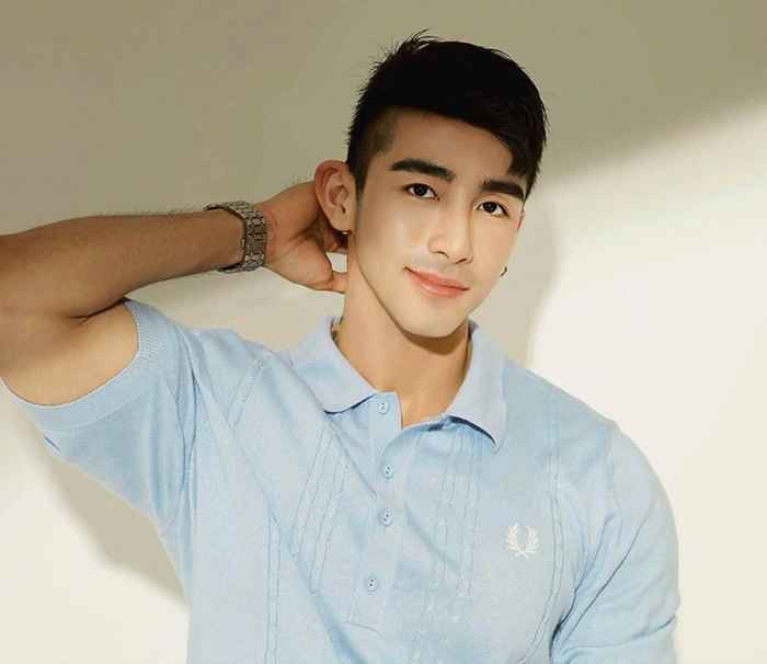 Lục Triều Vỹ sinh ra và lớn lên tại thành phố Đà Nẵng nhưng sống và làm việc chủ yếu tại TP HCM.