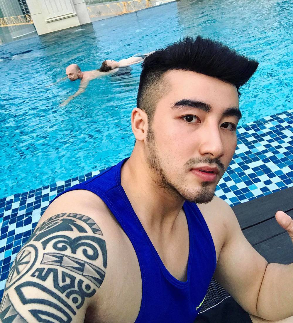 Theo đó, Bộ Công an bắt quả tang 3 cô gái đang “bán hoa” với giá từ 18.000 USD – 30.000 USD tại một khách sạn ở quận 1, TP HCM.