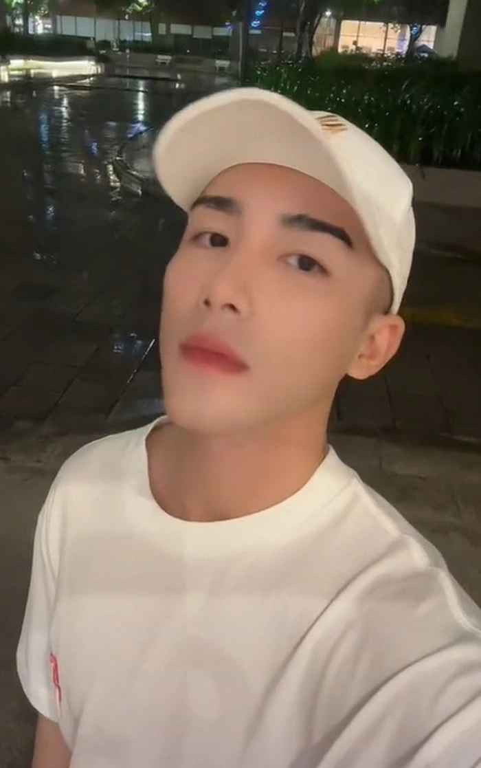 Mới đây, cư dân mạng bất ngờ phát hiện kênh TikTok của "tú ông" Lục Triều Vỹ đăng tải đoạn clip mới sau 2 năm "đóng băng".