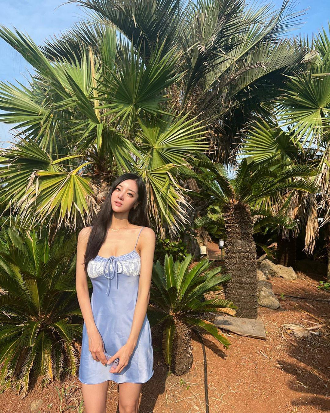 Về gym, Jhun Mina chọn plank, gập bụng, đồng thời đan xen việc chạy bộ trên máy để giúp cơ thể được săn chắc, dẻo dai và linh hoạt hơn.