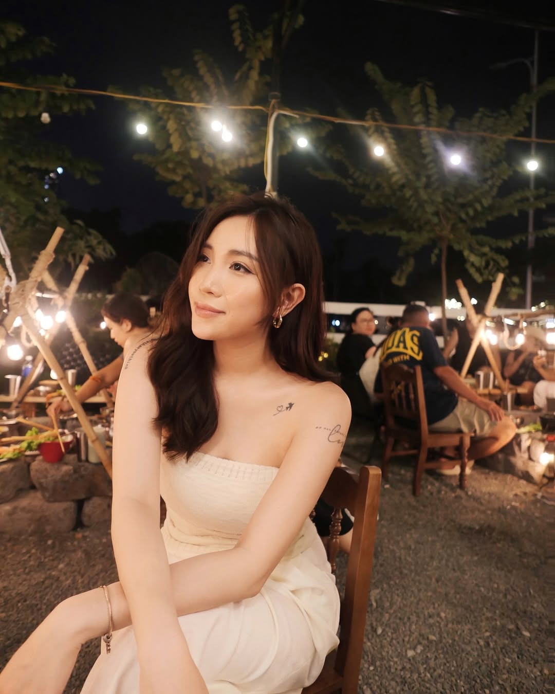 Phương Dung cũng từng gây ấn tương khi nhanh chóng lấy lại vóc dáng sau sinh. Ai nấy đều dành cụm từ “mẹ một con trông mòn con mắt” cho cô nàng.