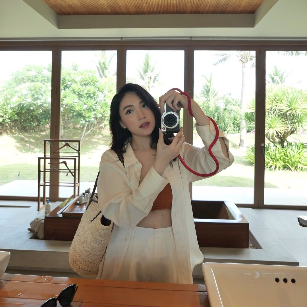 Không chỉ dừng lại ở đam mê chung, sau hơn 1 năm nên duyên vợ chồng Phương Dung đầy tự hào khi nhắc đến nửa kia: “Anh cho mình sự ‘respect’ (đánh giá đúng mực - pv) về một người chồng, người bố có trách nhiệm, luôn chăm chỉ làm việc, nỗ lực mỗi ngày để gia đình được sống thoải mái”.