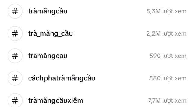 Nhiều bạn trẻ cũng tích cực sáng tạo trà mãng cầu với nhiều cách pha chế độc đáo, lạ miệng hơn như dùng nước hoa đậu biếc để cho ra ly nước màu xanh đẹp mắt hay trang trí topping trân châu nhiều màu sắc bên trên ly trà mãng cầu tùy theo sở thích.