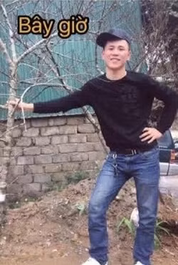 Theo đó, rất đông bạn trẻ đã "cover dáng đứng bá đạo" của cậu bé để tạo ra bức hình Ngày ấy - Bây giờ vô cùng hài hước khiến người xem “cười đau ruột”.