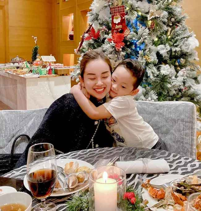 Mỗi status, bà mẹ đơn thân thường có những câu chiêm nghiệm về cuộc sống khiến ai đọc cũng phải gật gù vì quá đúng.