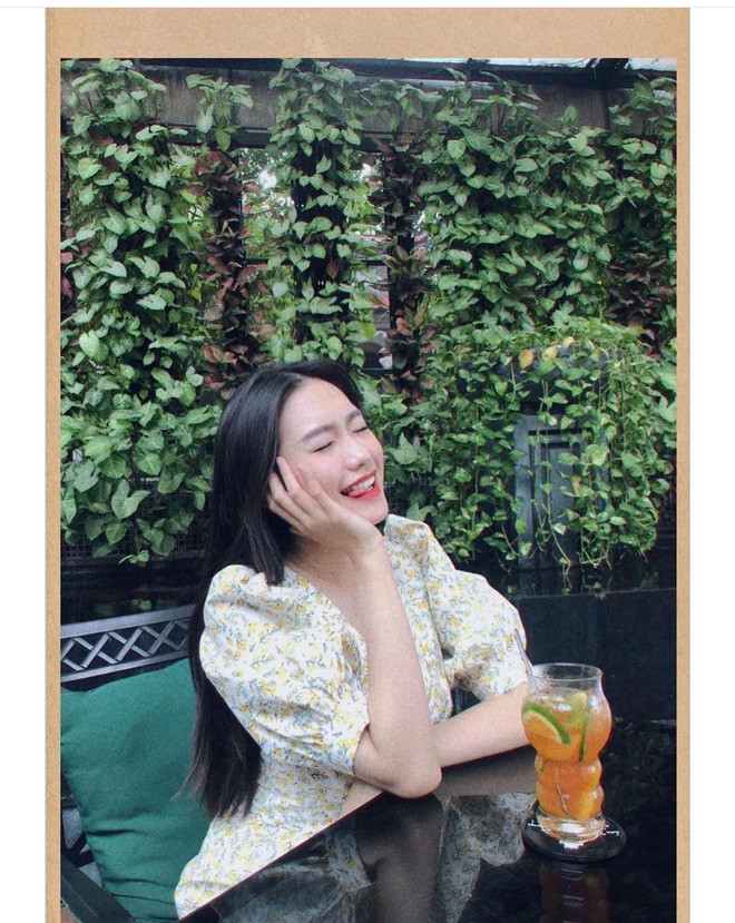 Còn trong diễn biến ở hiện tại, cầu thủ Đoàn Văn Hậu lại mới có hành động đáng chú ý. Cụ thể hôm nay (10/10), đúng ngày diễn ra Bán kết Hoa Hậu Việt Nam 2020, chàng cầu thủ đăng story khoảnh khắc cười tươi tắn của mình và lời nhắn nhủ: "Belive in youseft, babe" (Hãy tin vào chính mình, cục cưng).