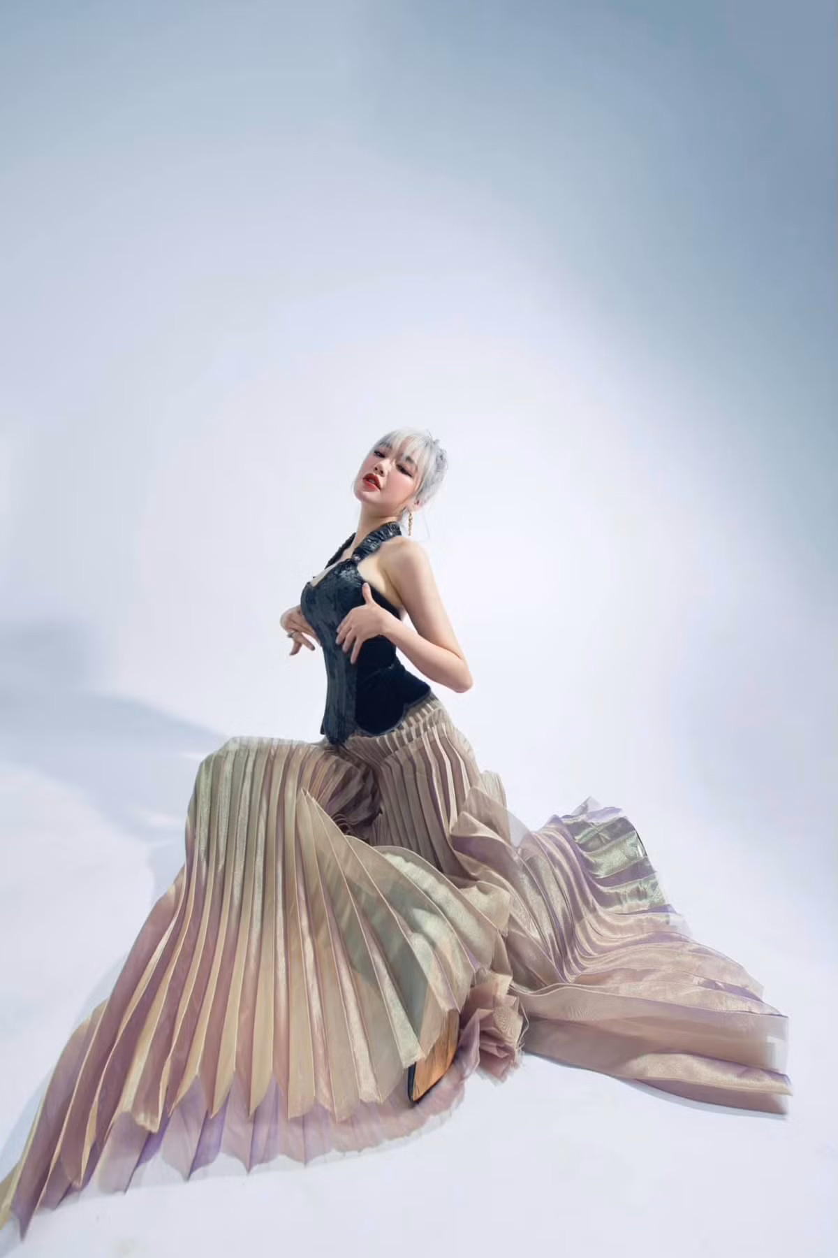 Đây không phải lần đầu Elly Trần xuất hiện trên báo Thái. Tuy nhiên, chia sẻ về bài báo này, cựu hot girl vẫn cảm thấy rất hạnh phúc và dành sự biết ơn cho truyền thông nước bạn vì luôn quan tâm theo dõi mình.