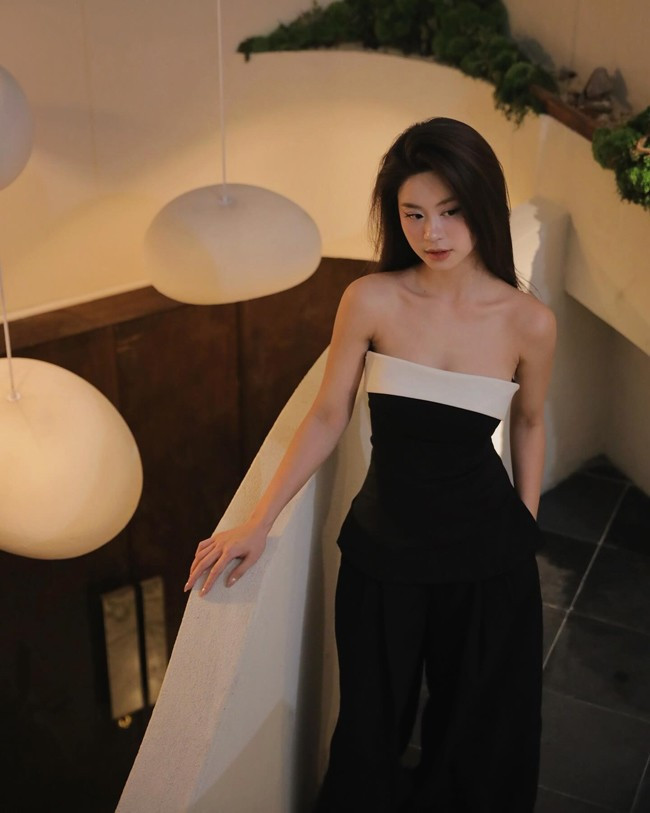 Hot girl gốc Thanh Hóa được nhận xét là biết cách tận hưởng cuộc sống, luôn xuất hiện với hình ảnh nhiều năng lượng.