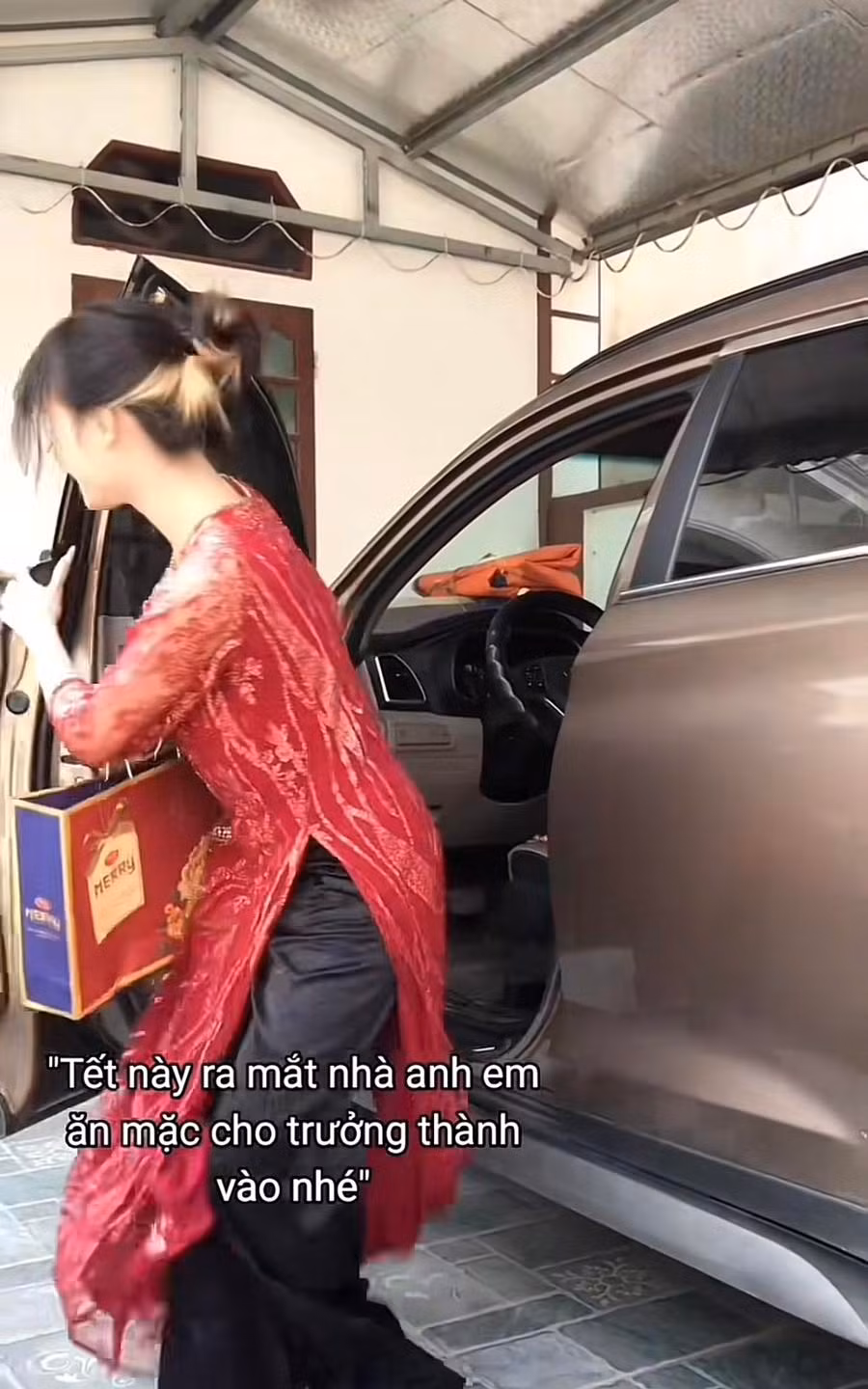 Dân mạng liên tục được xem những màn ra mắt ấn tượng. Càng là những video ra mắt sau, độ "lầy" càng cao và được nhận xét là thu hút hơn các video trước đó.