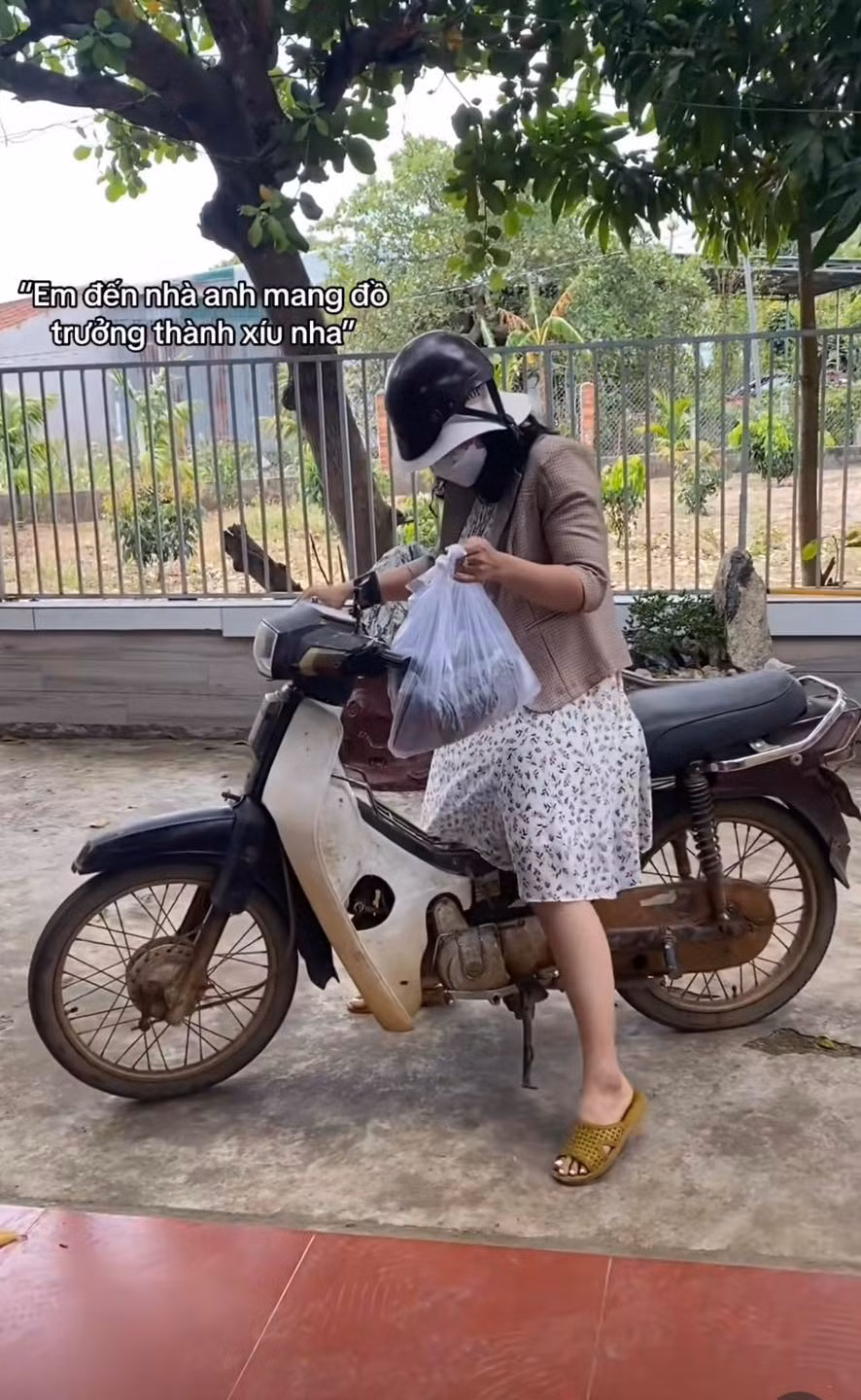 "Xem loạt video này, mình không nhịn nổi cười bởi những pha biến hình của các bạn trẻ GenZ muốn quay về những năm 198x."; "Bồi hồi nhớ lại màn ra mắt bố mẹ chồng tương lai 30 năm trước"; "Tuổi trẻ tài cao quá, các bạn trẻ bắt trend mà diễn như thật"; "Màn ra mắt ấn tượng thế này thì bố mẹ gật đầu đồng ý ngay thôi".. . là những bình luận từ cộng đồng mạng.