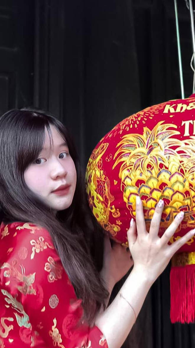 Nguyễn Thiên Ngân và người cha luôn hết lòng vì sự nghiệp cờ vua của em.