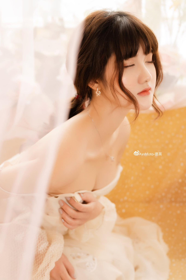 Nếu theo dõi trang cá nhân của "nữ tài xế xinh đẹp" Phạm Thị Hằng, nhiều người dành lời khen từ vóc dáng cho tới gương mặt của cô nàng.