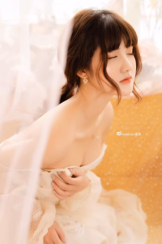 Nếu theo dõi trang cá nhân của "nữ tài xế xinh đẹp" Phạm Thị Hằng, nhiều người dành lời khen từ vóc dáng cho tới gương mặt của cô nàng.